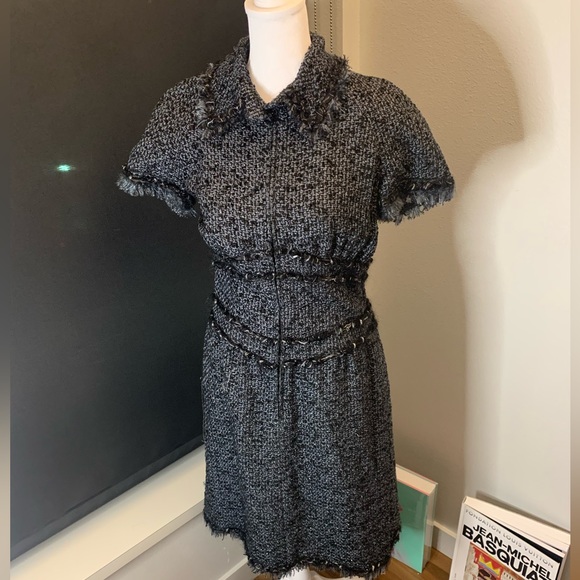 Sold to consignment Chanel dress classic tweed black blue with sparkle. Size 38 - Picture 4 of 14